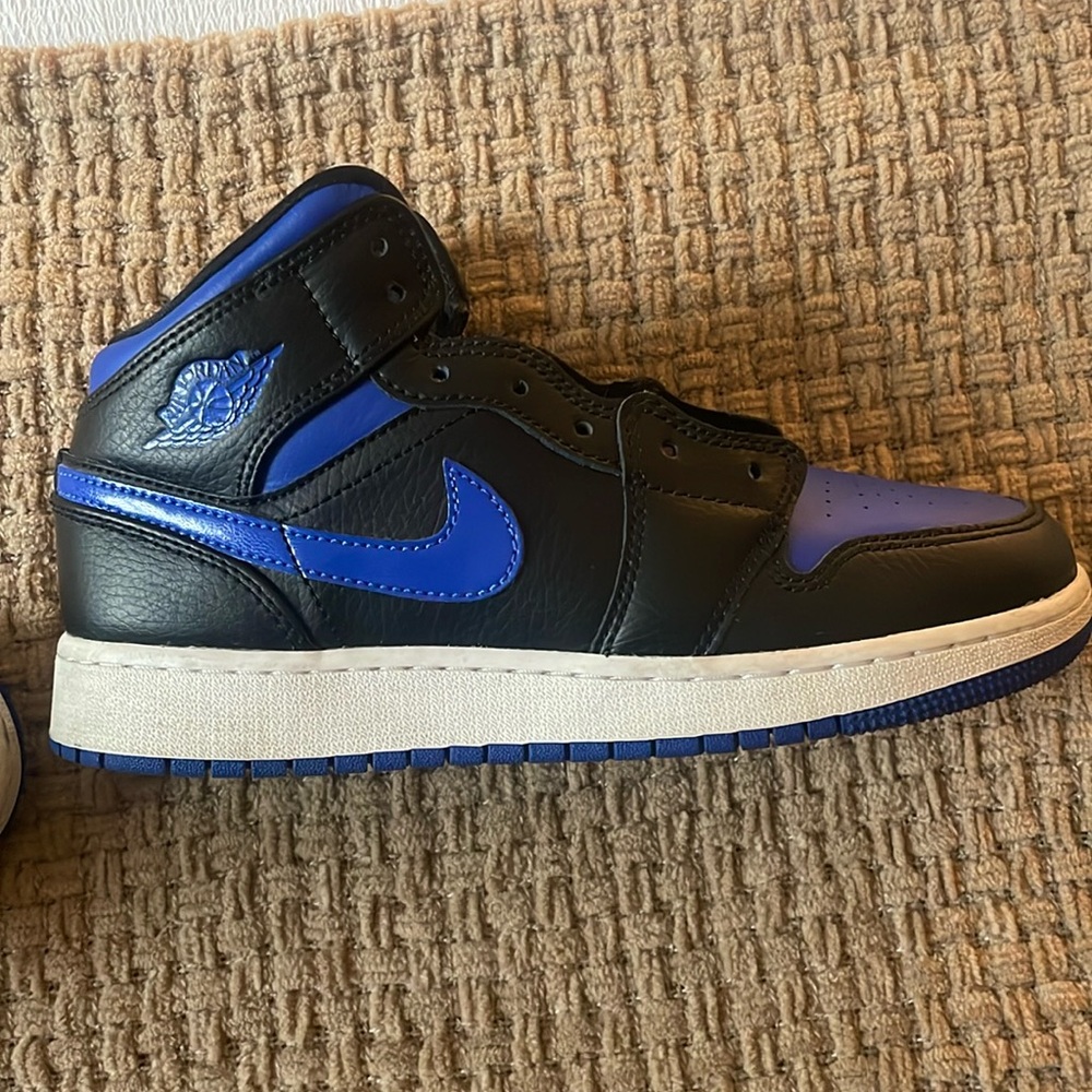 Universal Mid Jordan ones. Blue and black. excellent condition. size 5.5.